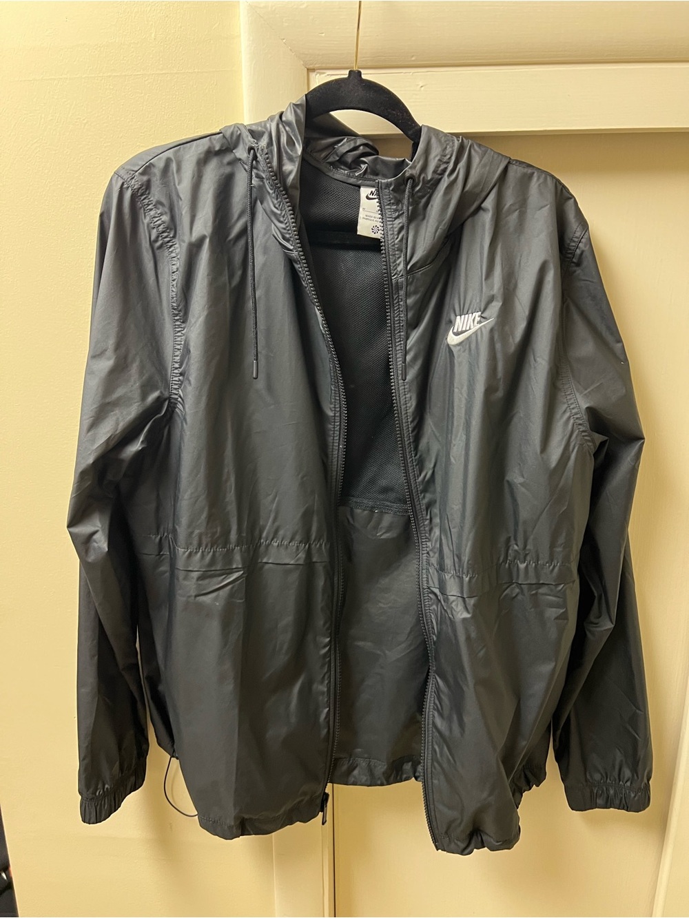 Nike Women’s Black Lightweight Windbreaker Jacket